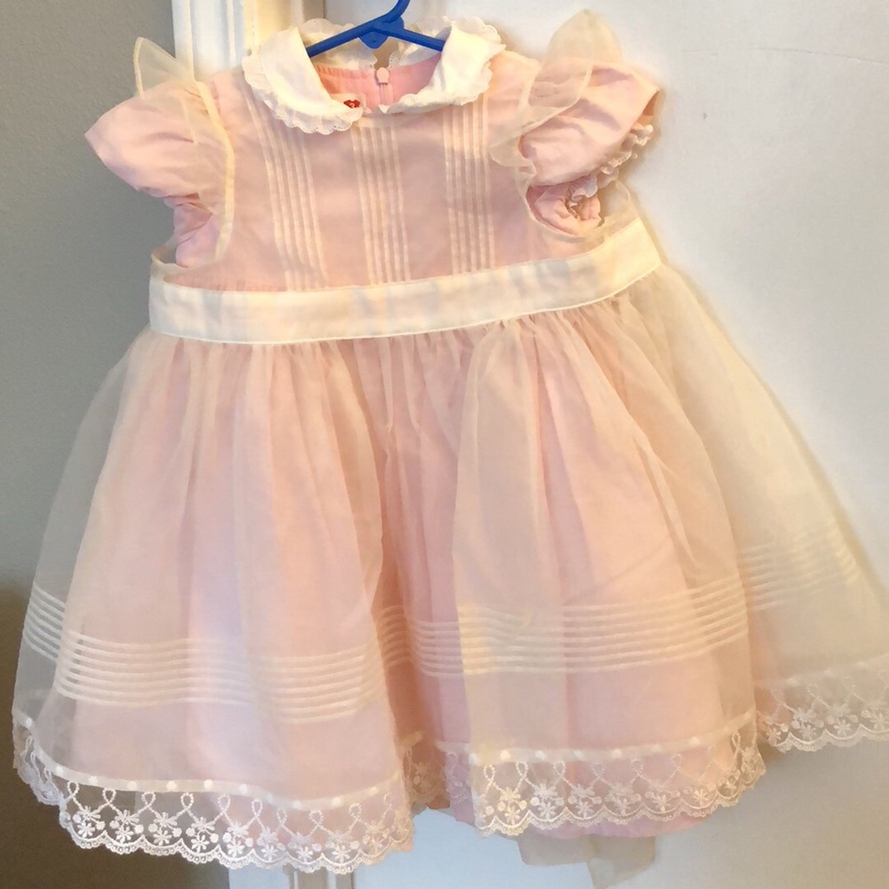 Super cute dress.